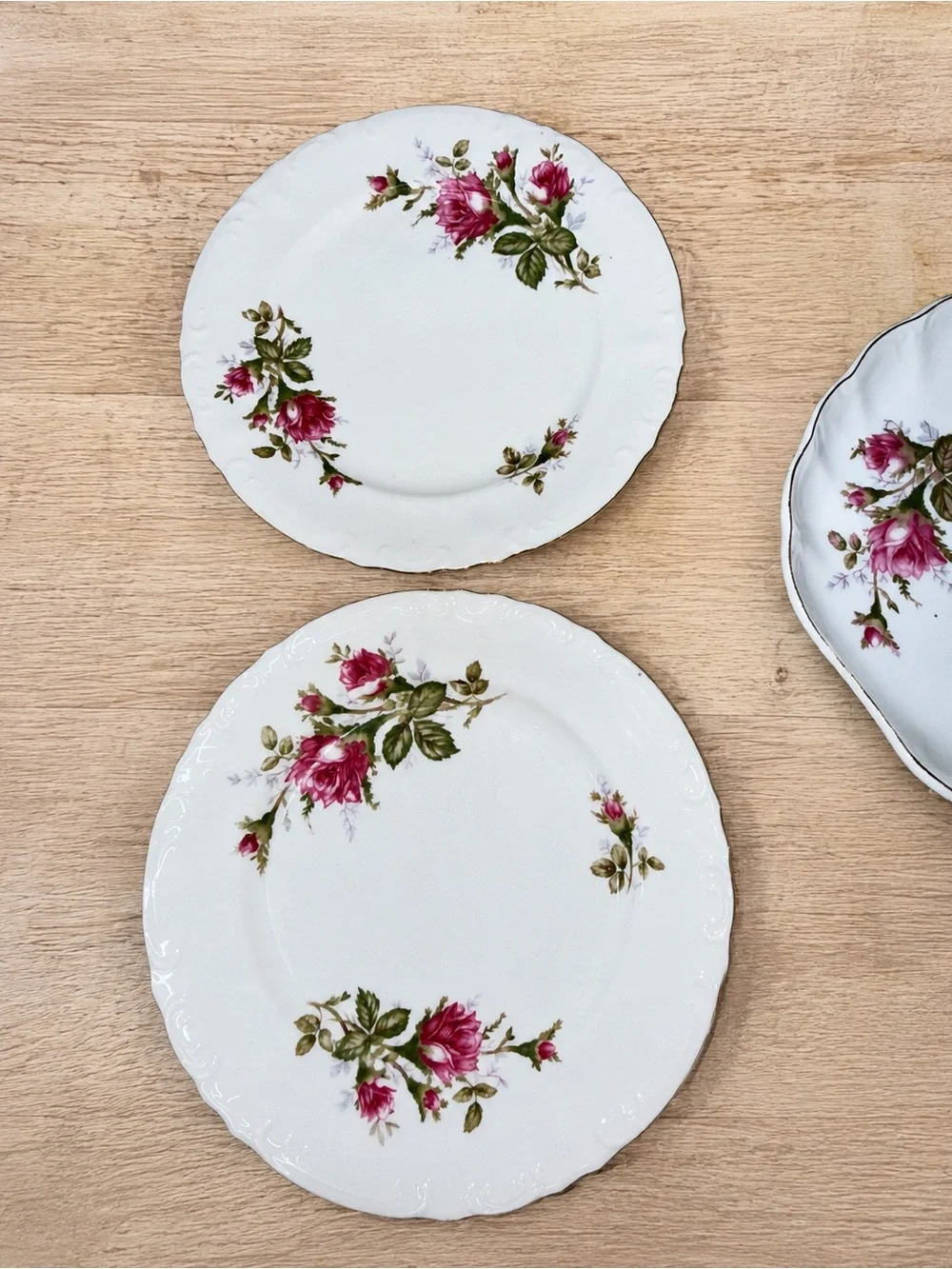 18 Pc Bond Ware Pompadour Rose Fine China Japan Dinnerware Set Gold Trim